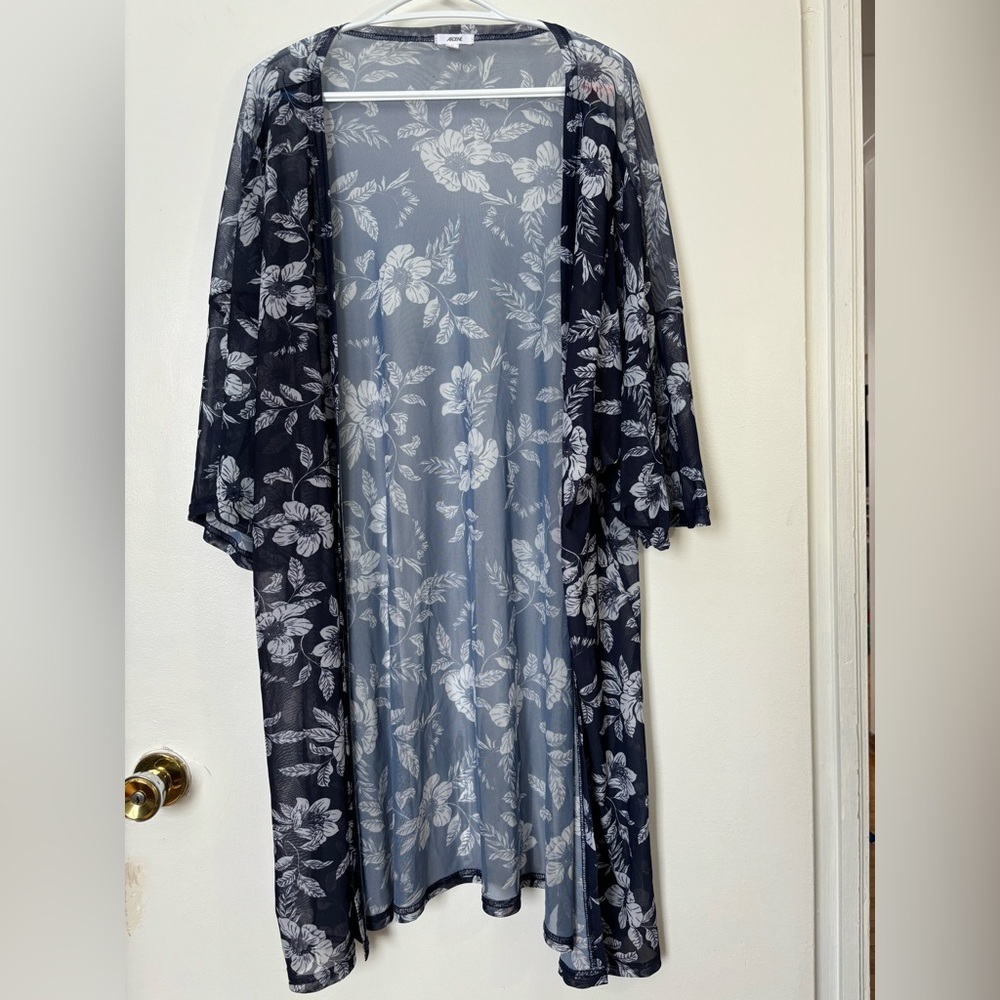 Ardene Floral Blue & White Sheer Kimono🌸